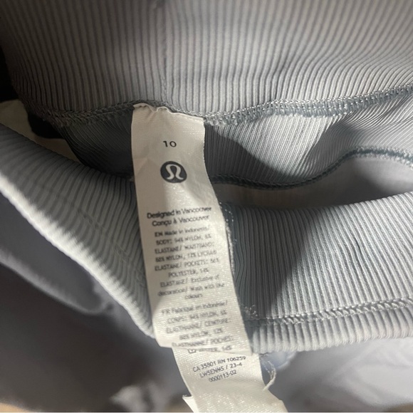 Lululemon women’s Gray Athletic Joggers size 10 - Picture 4 of 4